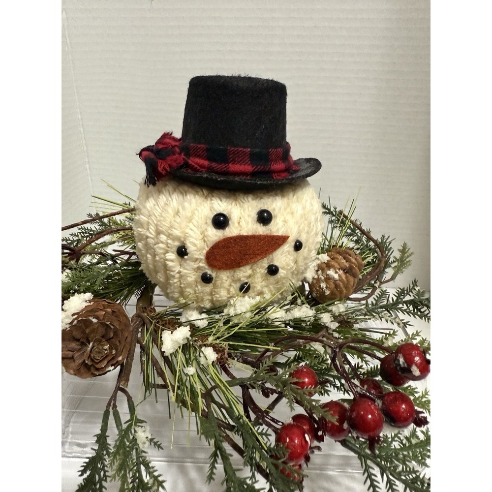Adorable snowman head centerpiece in a wreath. Top Hat pinecones, Berries